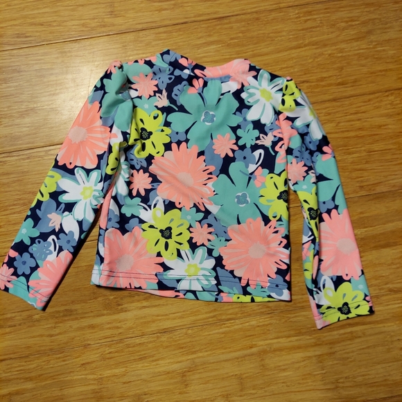 🎁5/$25  - Rashguard flower top, 2T - Picture 9 of 11